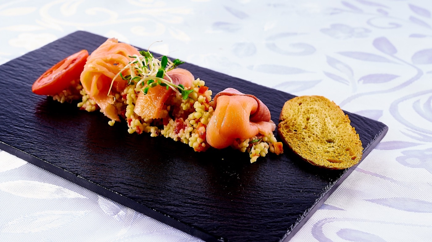 Couscous a la mexicana con salmón ahumado