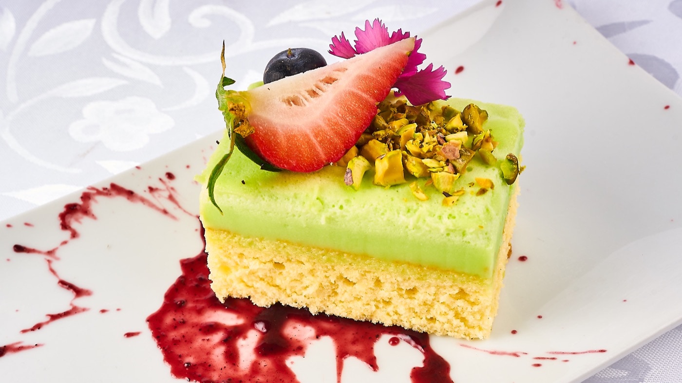 Bizcocho con mousse de pistache