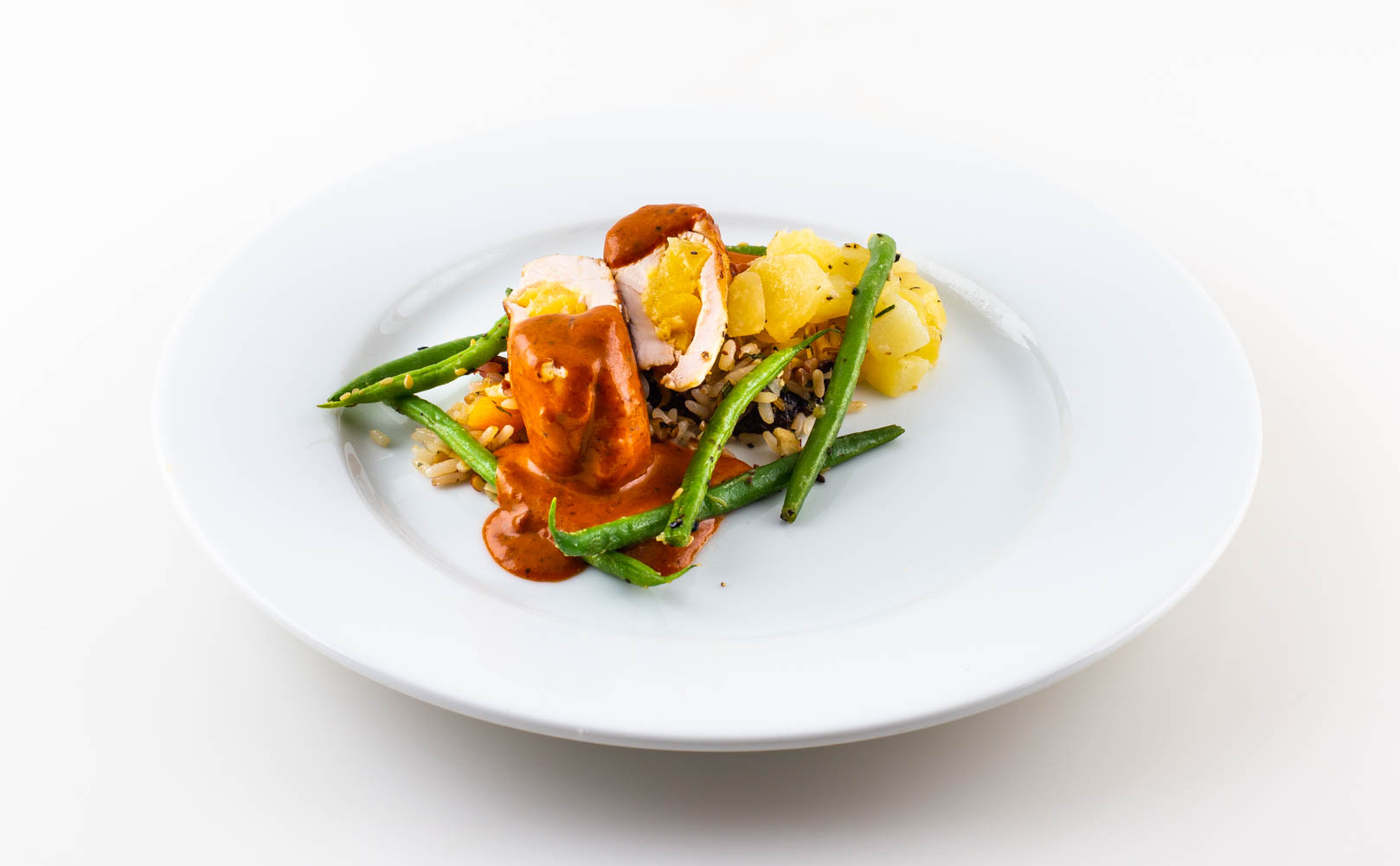 Pechuga rellena de piña en salsa de chile guajiro